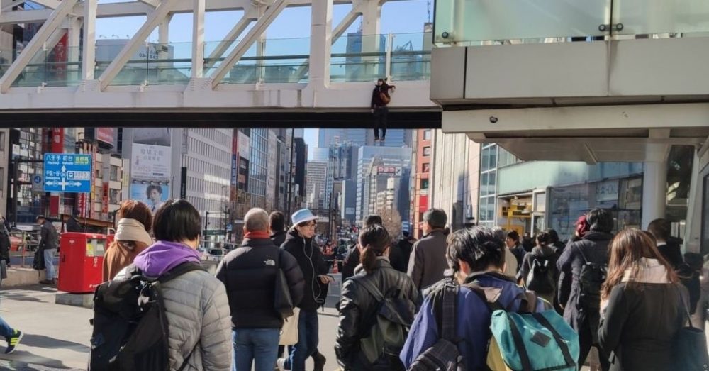 Homem se enforca na Estação mais Movimentada de Tóquio 1