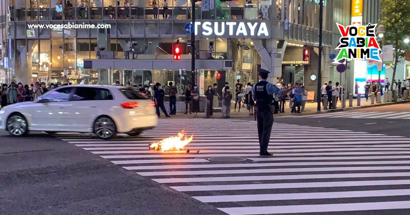 Homem taca fogo em si no meio do Cruzamento de Shibuya