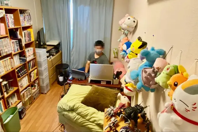 Veja o quarto de um Kodomo-beya Ojisan de 33 anos vivendo com a Mãe