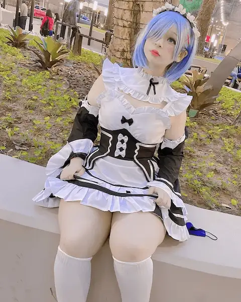 Cosplayer Highlights Her Thighs in Rem Cosplay