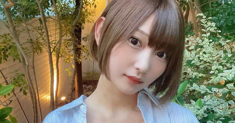 Ex-idol do grupo Keyakizaka46, Manaka Shida agora trabalha como recepcionista de um bar em Tóquio