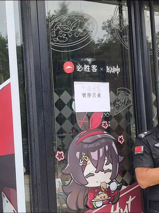 Polícia fecha Pizza Hut por causa de Genshin Impact