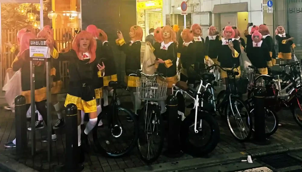 Men dressed as Anya were seen cleaning the streets of Kabukicho