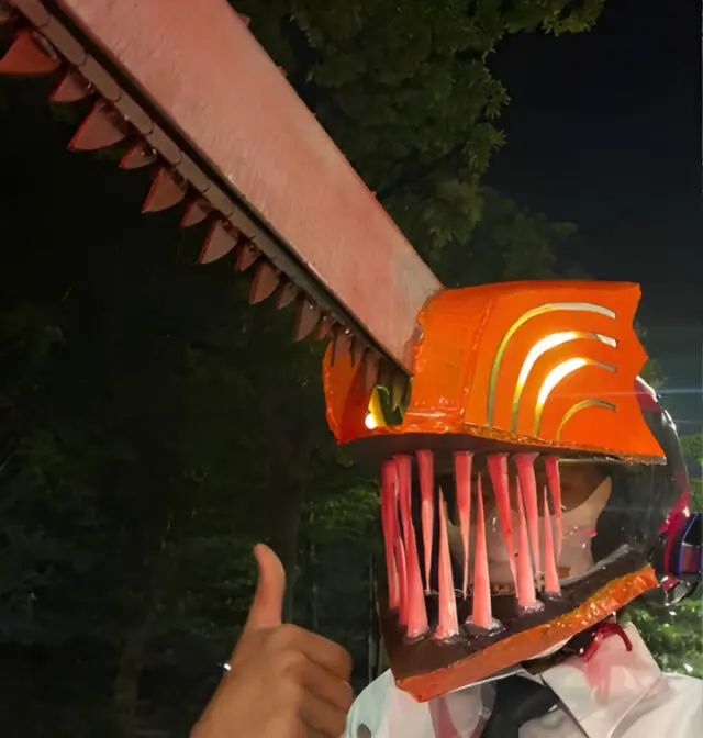 Delivery man dresses up as Chainsaw Man and goes viral