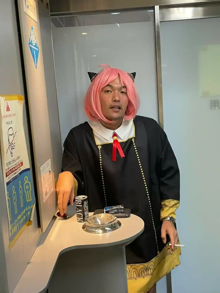 Comedian criticized for smoking in Anya Cosplay
