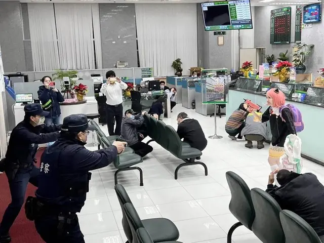 Loid e Anya assaltaram um banco para Treinamento da Polícia de Taiwan