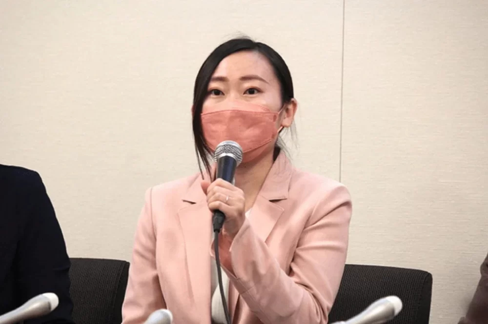 feminista que tentou boicotar onsen musume