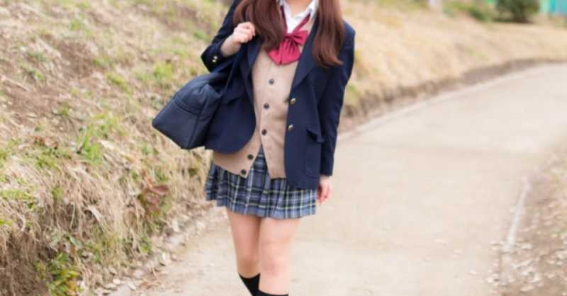 Mangaká Masayuki Ishikawa quer que professores vejam como a regra de vestimenta para garotas é idiota