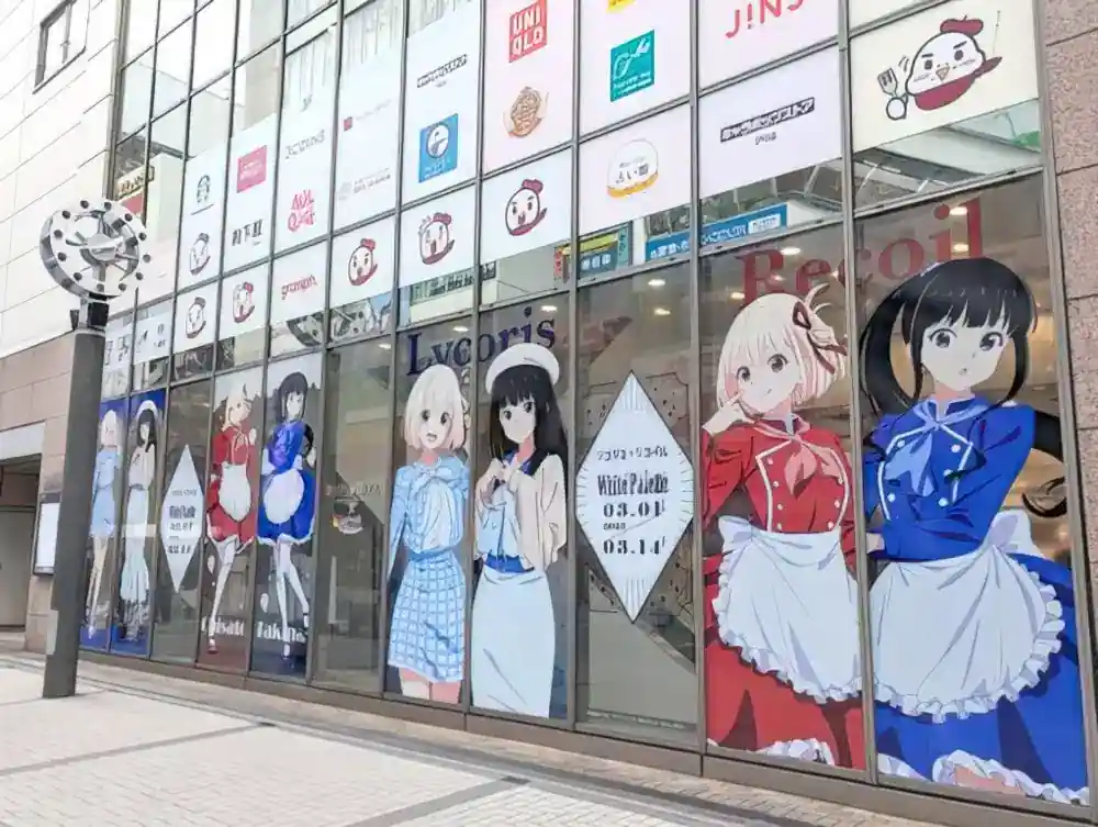 Anúncio em Akihabara com meninas menores de 18 anos em poses chamativas causa polêmica