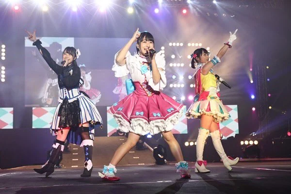 This is the secret behind idols' skirts