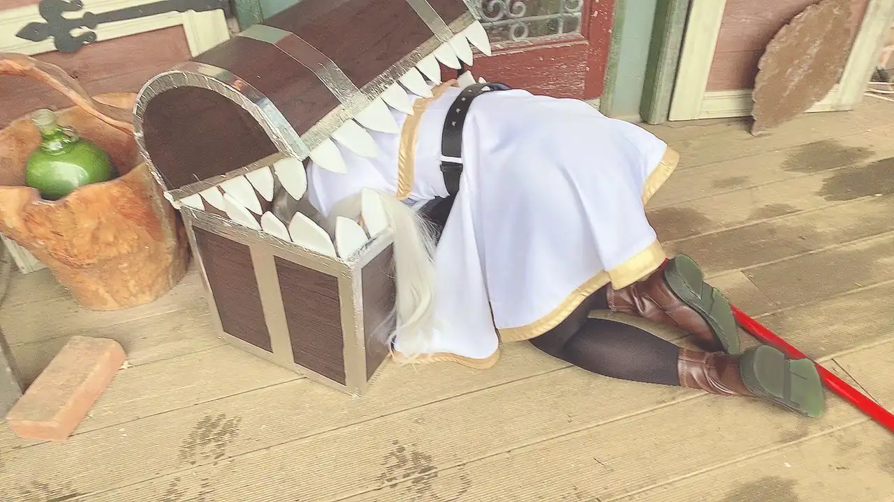 Frieren Cosplay Captured by Mimic