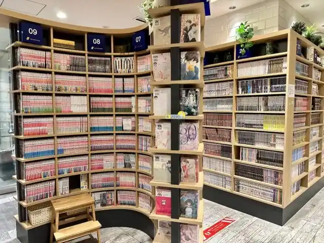 Japanese hotel has a library with more than 8,000 volumes of manga for consumption