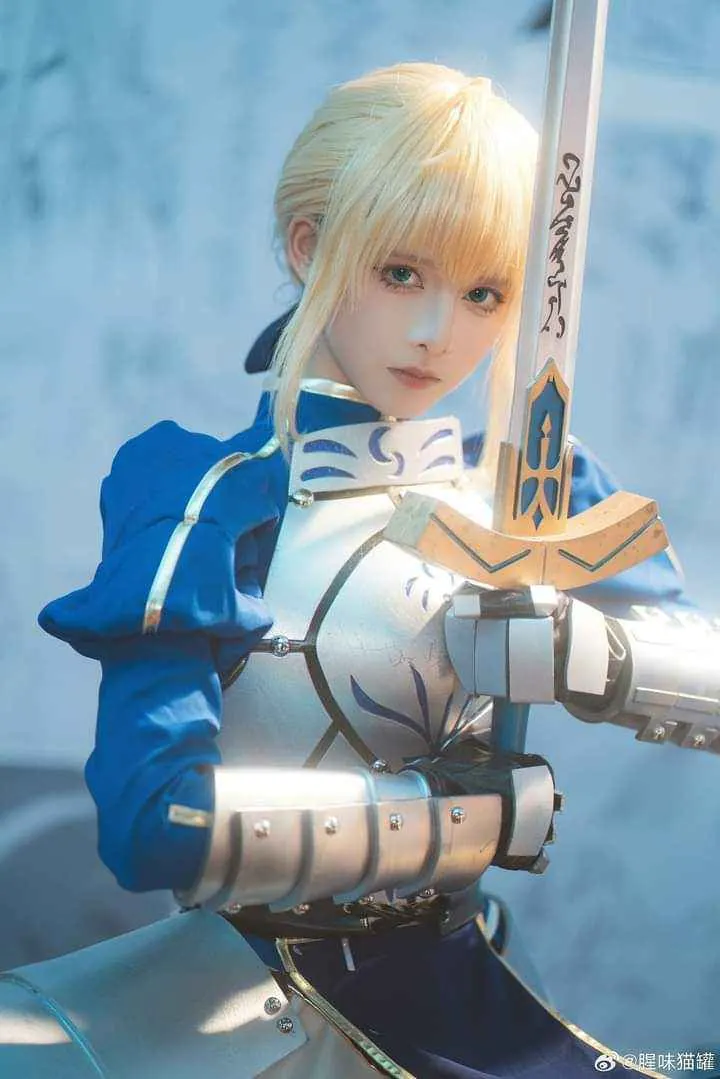 That's an Amazing Saber cosplay from Fate