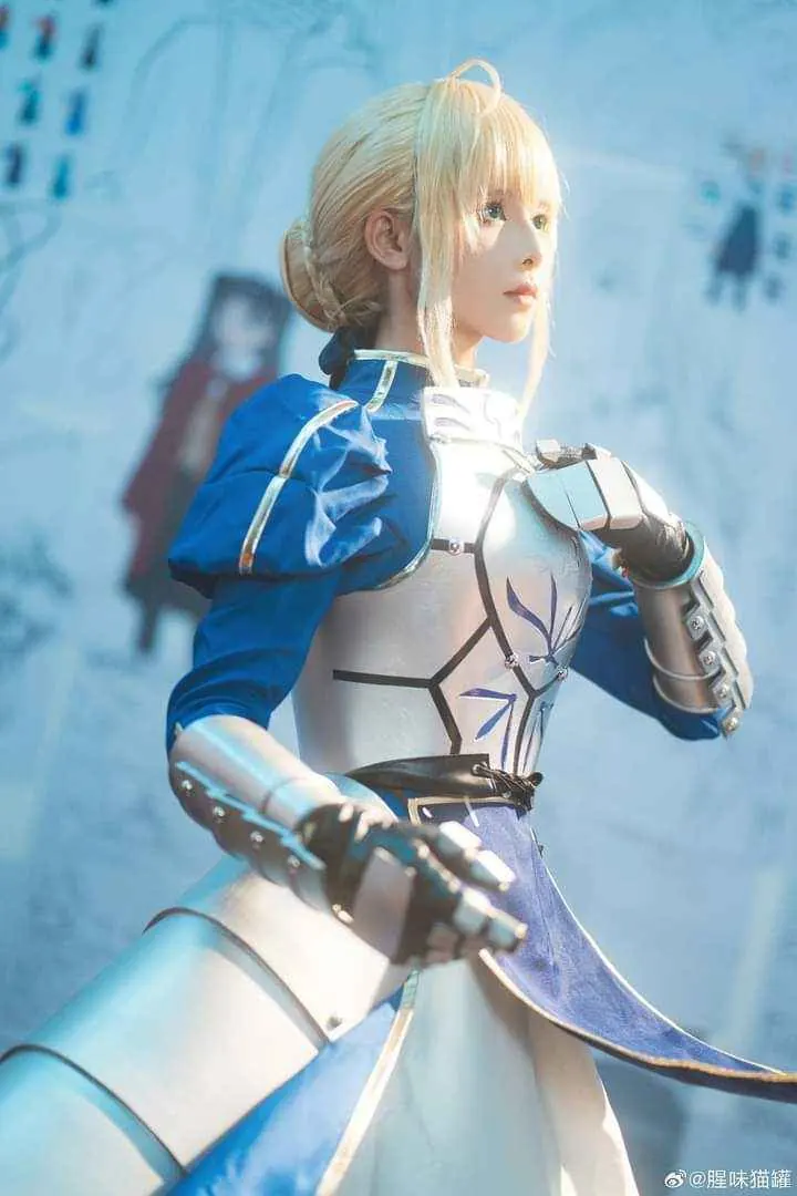 That's an Amazing Saber cosplay from Fate