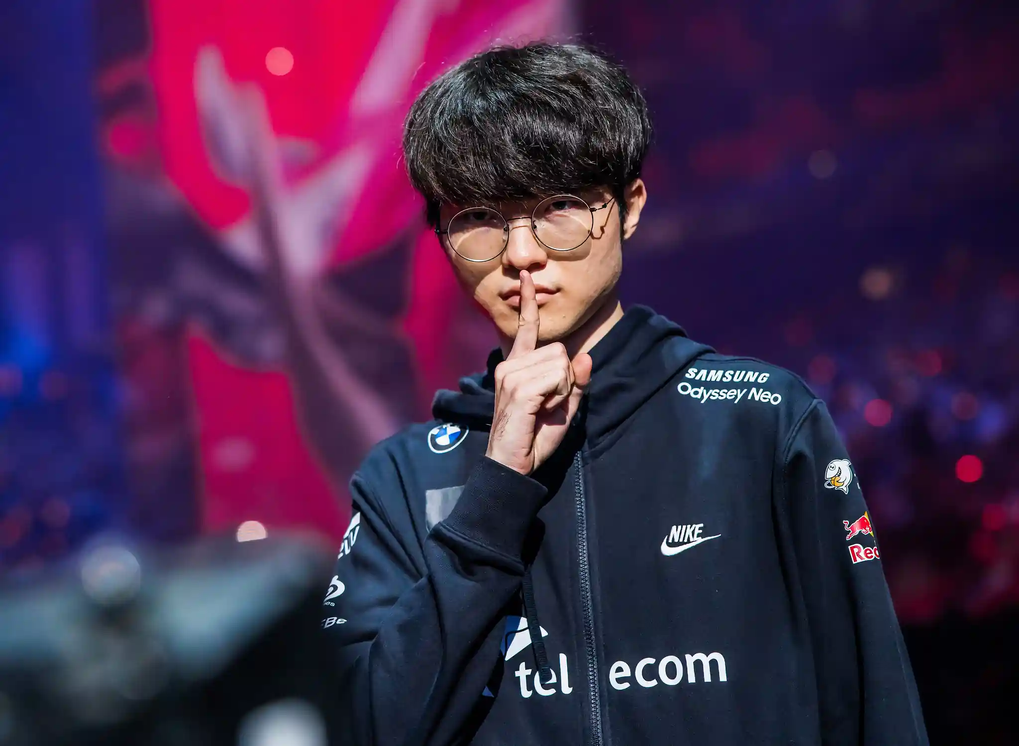 Novel Yaoi Adulta é Suspensa por Basear Protagonista no Pro Player Faker Novel Yaoi Adulta é Suspensa por Basear Protagonista no Pro Player Faker