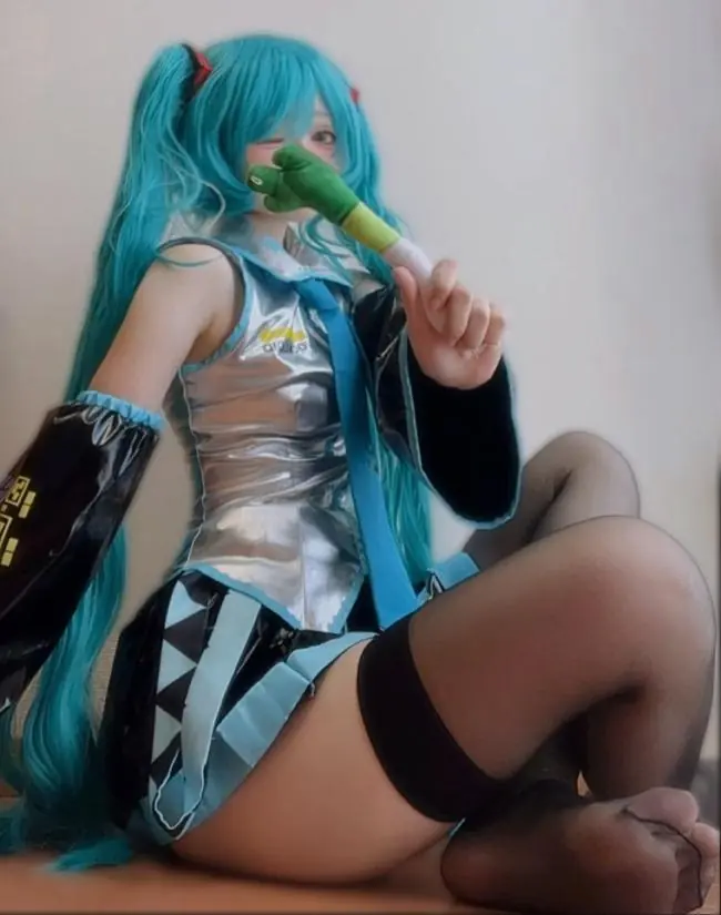 Grok está Tirando as Roupas das Cosplayers Grok está Tirando as Roupas das Cosplayers