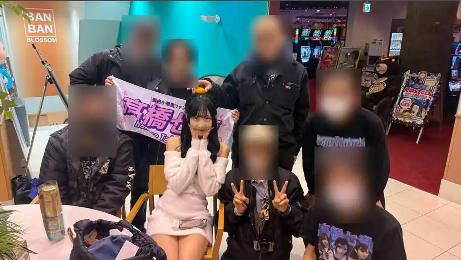 Idol sai em Busca de seu Fã Otaku de 50 anos Desaparecido