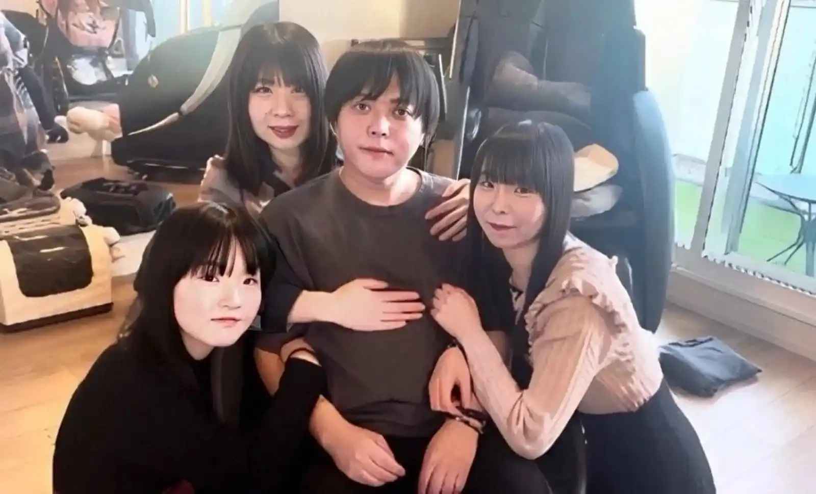 Japonês com 4 Esposas