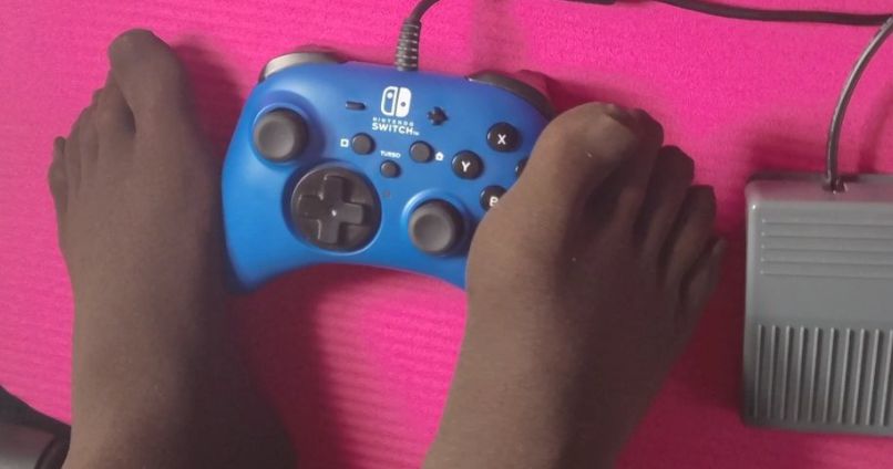 Vtuber que Joga com os Pés há 5 Anos desenvolve “Segundo Tornozelo”