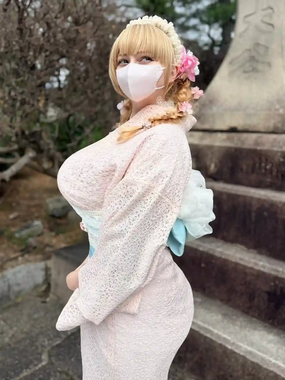 Estrangeira Aspirante a Dubladora causa Controvérsia no Japão por causa de Kimono