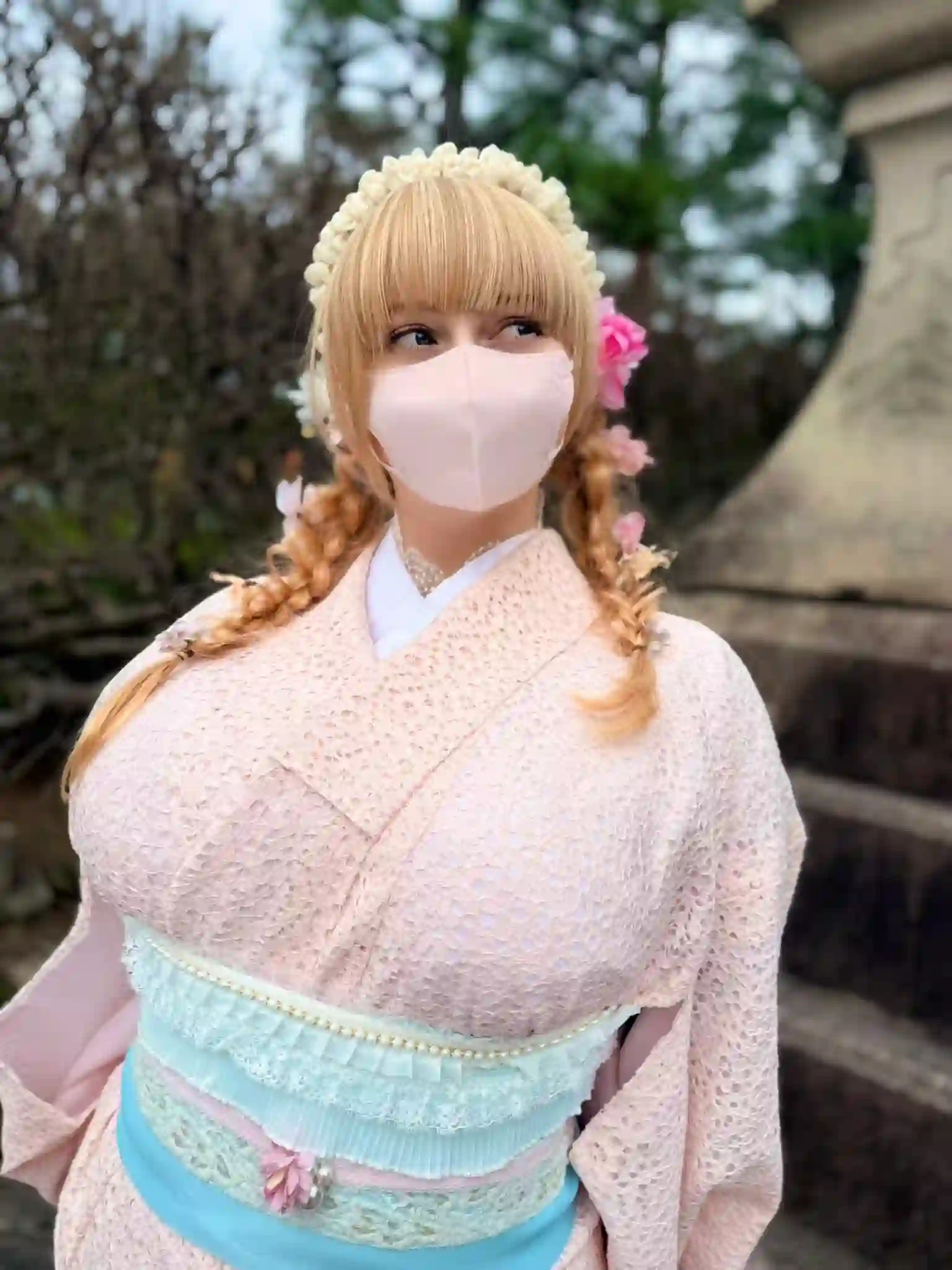 Estrangeira Aspirante a Dubladora causa Controvérsia no Japão por causa de Kimono