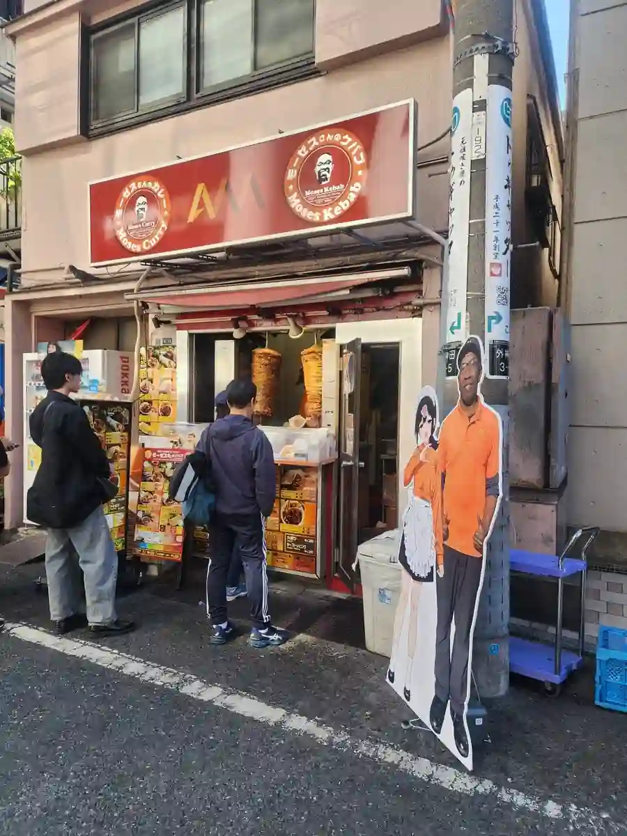 Loja de Kebab no Japão Viraliza por Juntar Dono com Vtuber em Papelão Loja de Kebab no Japão Viraliza por Juntar Dono com Vtuber em Papelão