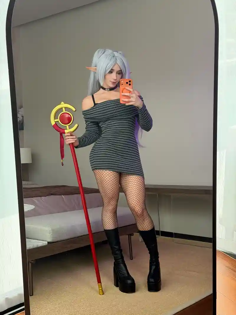 Cosplayer Sweetie Fox Spends 4 Hours at the Gym