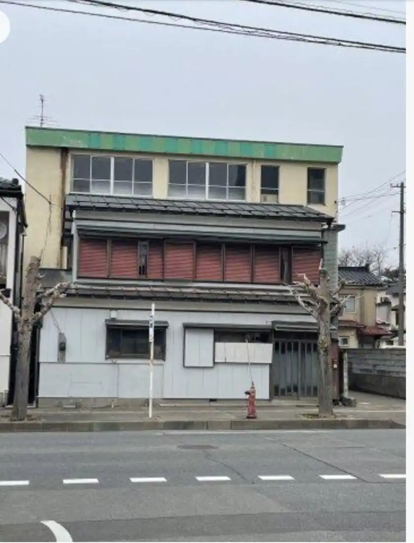 Tem uma Casa Japonesa Cheia de Mangás à venda por 12 mil Dólares