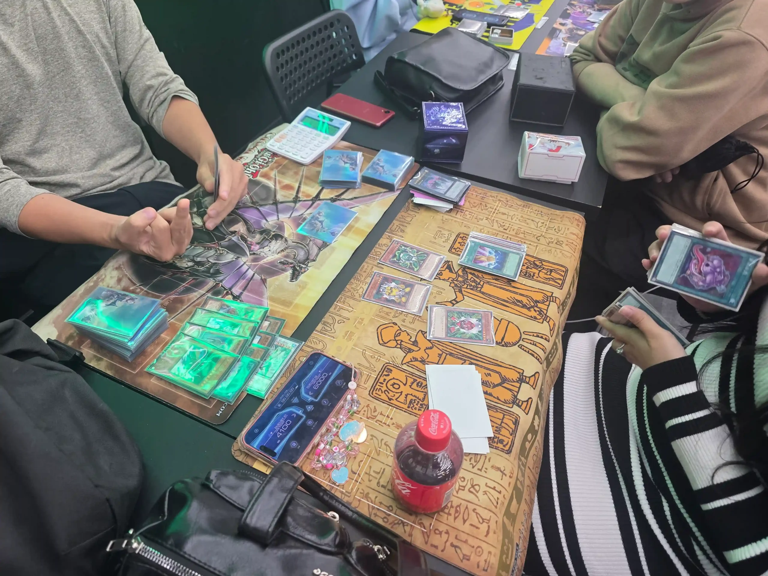 Foto de um duelo de Yu-Gi-Oh no Japão Duelo de Yu-Gi-Oh